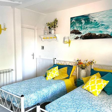 Hotel La Finestra Nel Giardino à Naples Extérieur photo