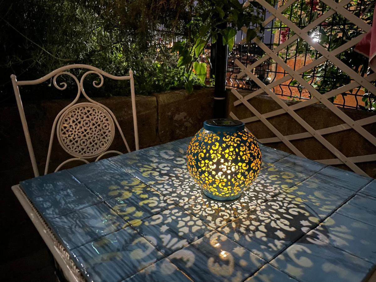 Hotel La Finestra Nel Giardino à Naples Extérieur photo